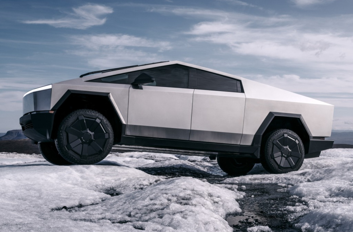 Μετά την Έκθεση Auto Athina 2024 το Tesla Cybertruck θα πάρει θέση για λίγες ημέρες στη κεντρική αντιπροσωπεία της Tesla στο Μαρούσι Tesla Cybertuck