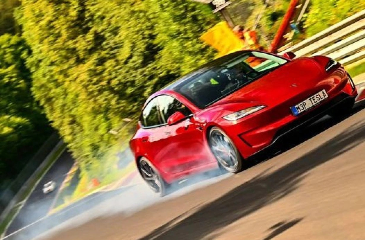 Υπερθέρμανση μπαταρίας τέλος, υπόσχονται οι τεχνικοί της Tesla. Αλλά μην περιμένεις αντίστοιχα γκάζια. Model 3 Performance