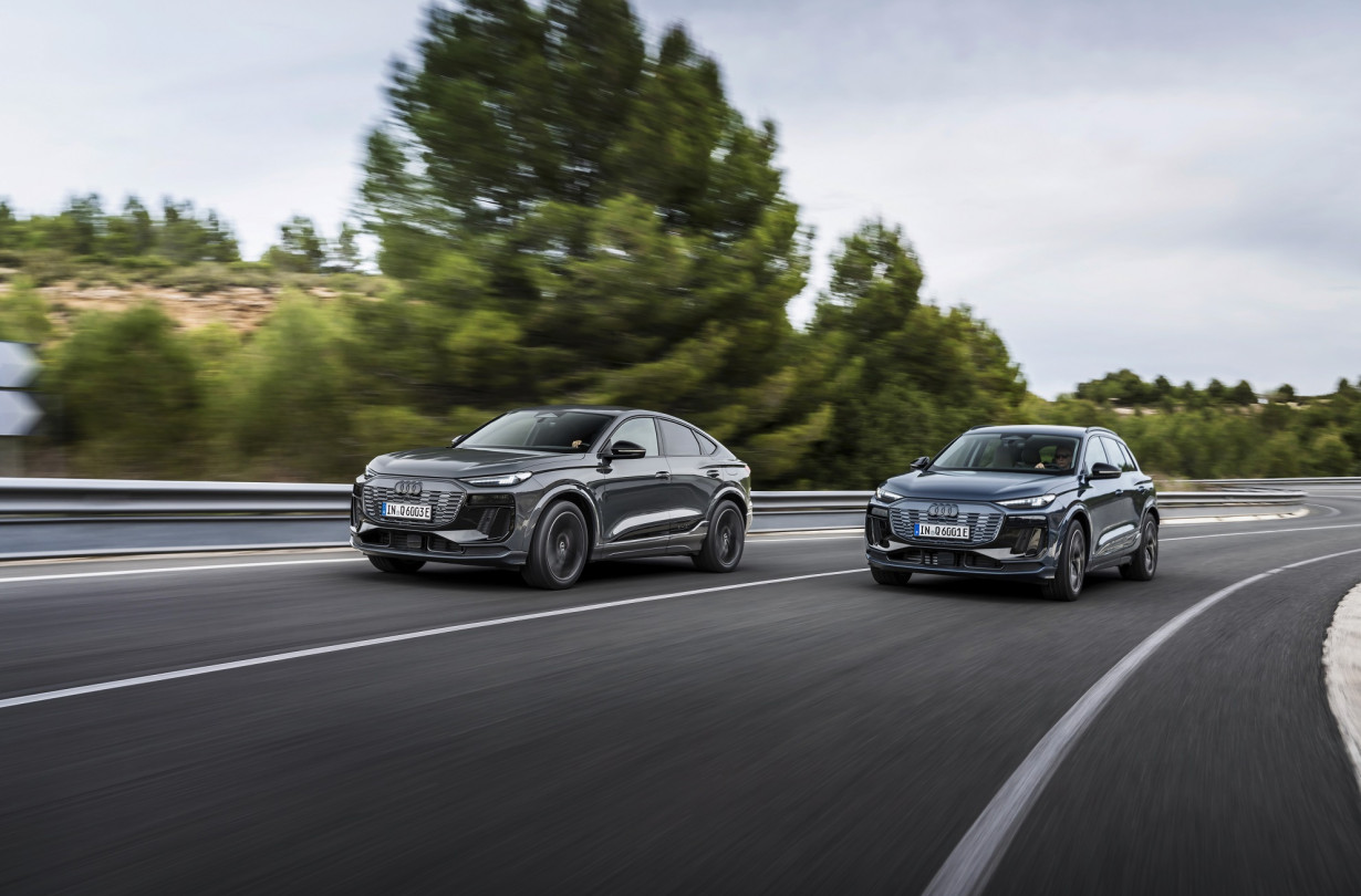 Το νέο Audi Q6 e-tron θέτει νέα στάνταρ όσον αφορά τις επιδόσεις, την αυτονομία, τη φόρτιση, τα οδηγικά χαρακτηριστικά και τη σχεδίαση Audi Q6 e-tron