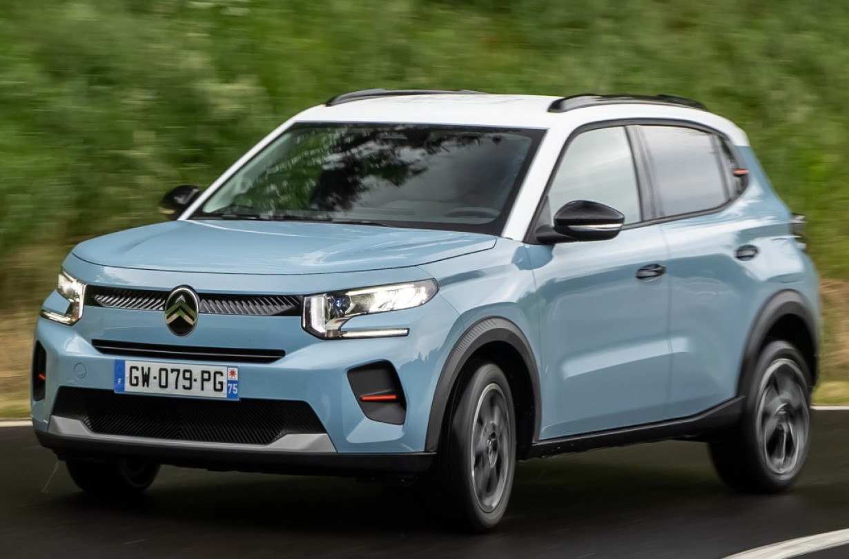 Τις επόμενες ημέρες, το νέο Citroёn C3 αναμένεται στις εκθέσεις της Citroёn πανελλαδικά στην έκδοση βενζίνης 1.2T με 100 ίππους και χειροκίνητο κιβώτιο Citroёn C3