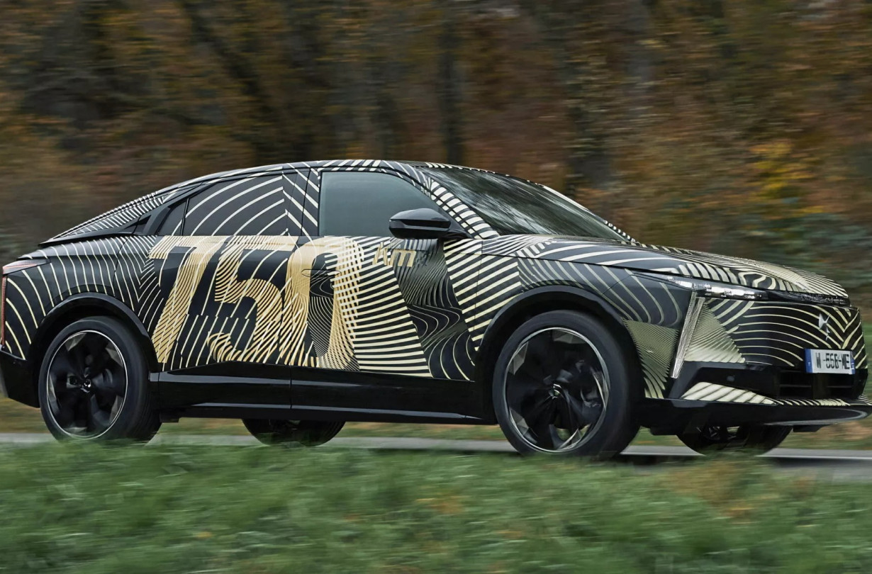 Τα επίσημα αποκαλυπτήρια αναμένεται να πραγματοποιηθούν μέσα στο 2024, με την εταιρεία να προκρίνει την ονομασία DS 8 DS New EV