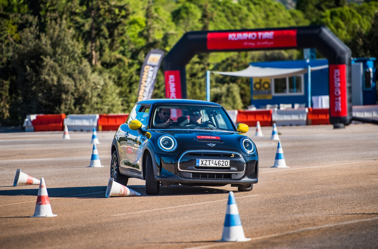 Το ECSTA PS71 EV της Kumho παρέχει ασύγκριτη σταθερότητα, μεγαλύτερη ενεργειακή απόδοση και αθόρυβη οδήγηση Kumho