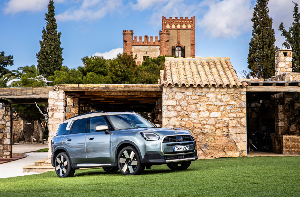 Αν θέλεις να αποκτήσεις το MINI Countryman δεν έχεις παρά να επισκεφτείς τα καταστήματα της Σπανός ΑΕ μέχρι τις 30 Νοεμβρίου MINI Countryman