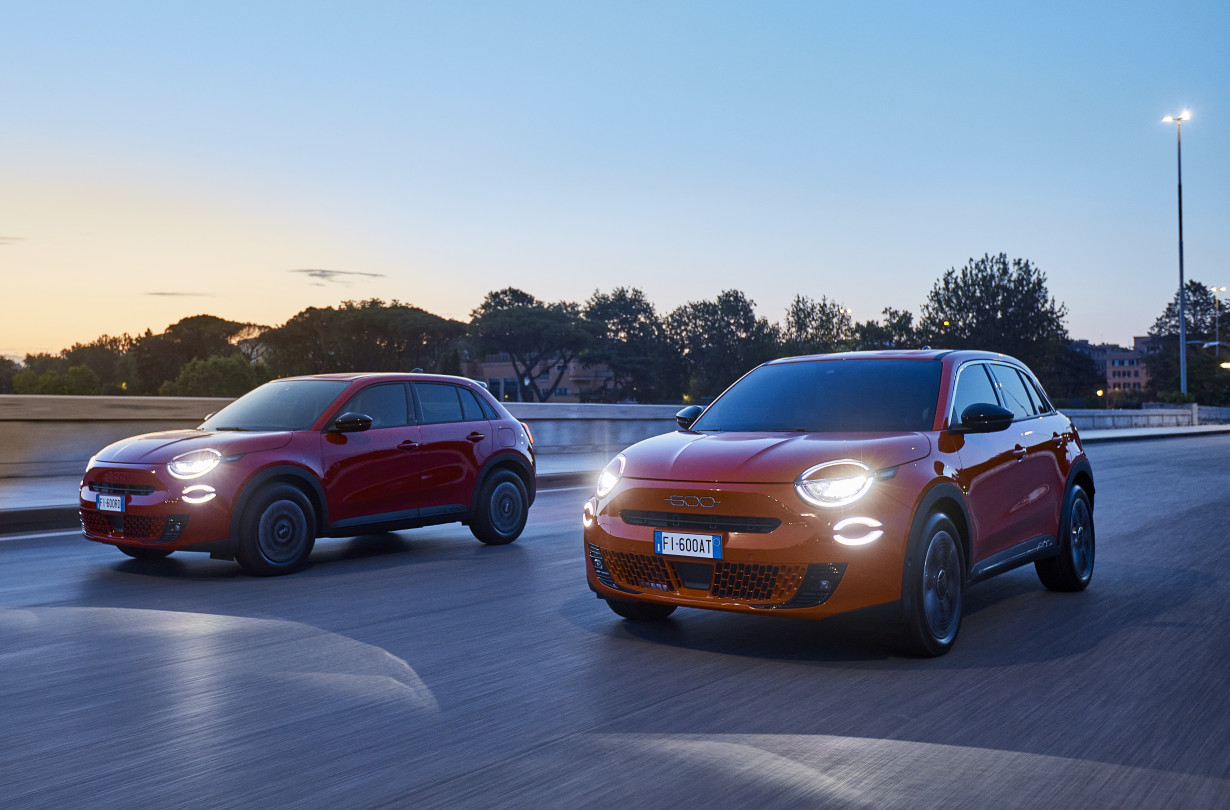 Το FIAT 600e χρησιμοποιεί ηλεκτρικό κινητήρα 156 ίππων και μπαταρία 54 kWh που εξασφαλίζει αυτονομία άνω των 400 km στον μικτό κύκλο WLTP. FIAT 600