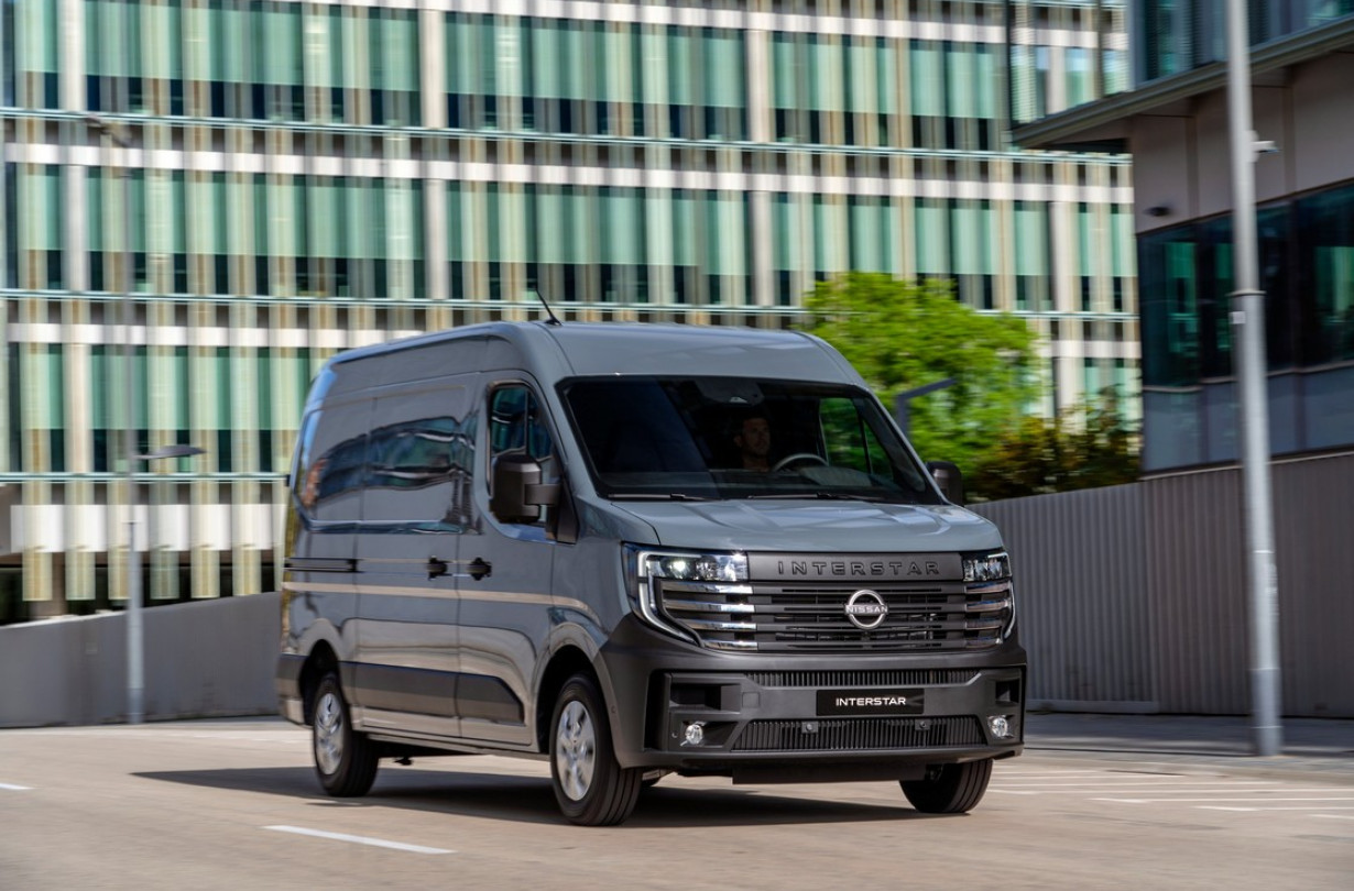 Το νέο Nissan Interstar αποτελεί το πρώτο πλήρως ηλεκτρικό μεγάλο βαν της Nissan, ενώ θα διατίθεται ακόμα με μία πετρελαιοκίνητη έκδοση Nissan Interstar