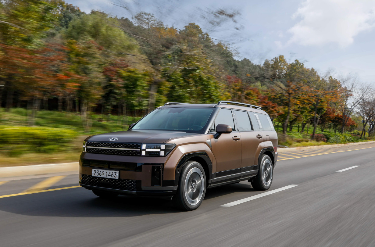 Με πρωτοποριακά χαρακτηριστικά και προσοχή στη λεπτομέρεια, το νέο Hyundai Santa Fe επαναπροσδιορίζει το πρότυπο των premium οικογενειακών SUV Hyundai Santa Fe