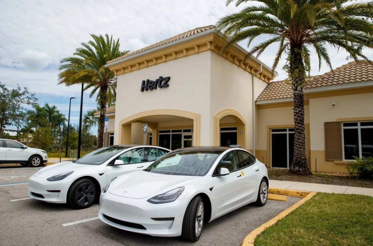 Φαίνεται ότι η Hertz «πατάει» στο γεγονός ότι οδηγώντας το συγκεκριμένο αυτοκίνητο, εκτιμάς την κατάστασή του και μια καλή προσφορά θα σε βάλει σε σκέψεις αγοράς. Model 3