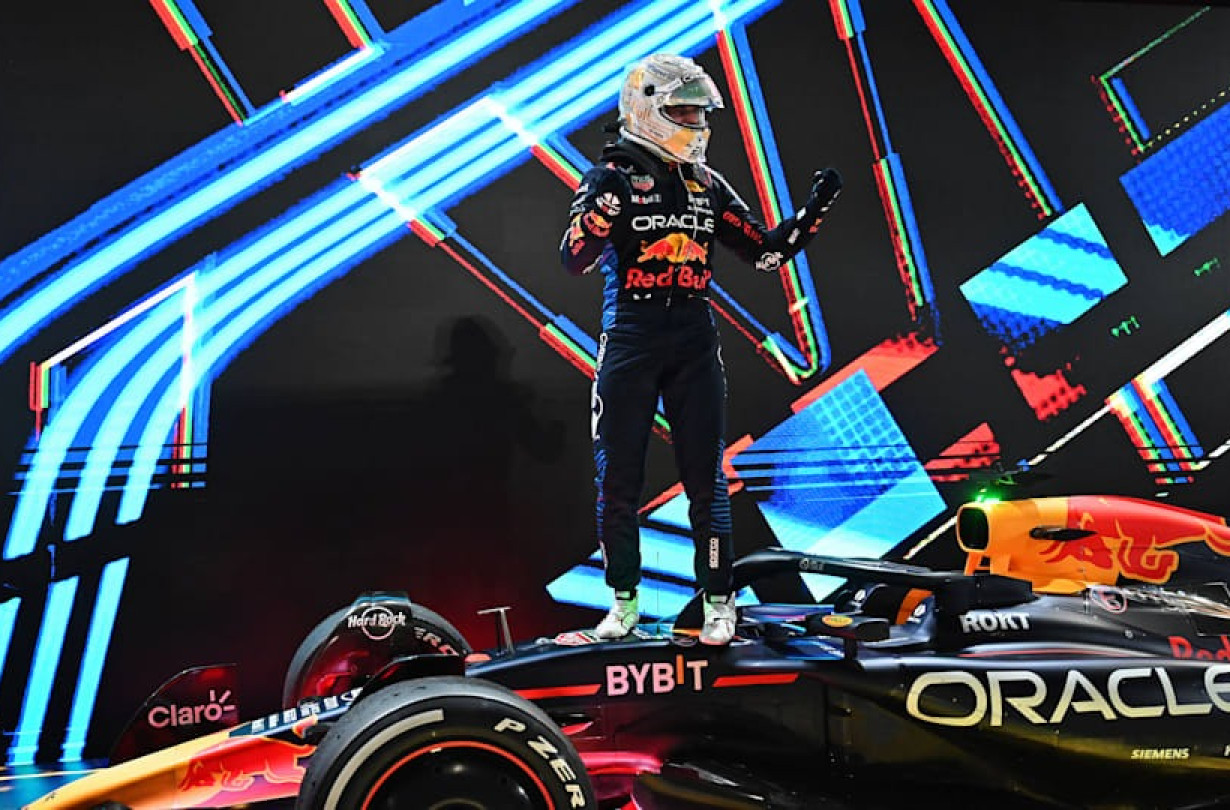 O Verstappen πανηγύρισε στο Κατάρ την 63η νίκη της καριέρας του, με την μάχη των κατασκευαστών να παραμένει ανοιχτή και να κρίνεται στο Abu Dhabi Formula 1 Qatar Verstappen
