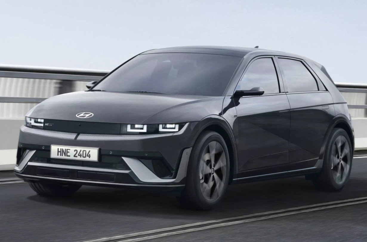 To ανανεωμένο Hyundai Ioniq 5 είναι διαθέσιμο σε τρεις εκδόσεις εξοπλισμού ξεκινώντας από τις €47.990 Hyundai Ioniq 5