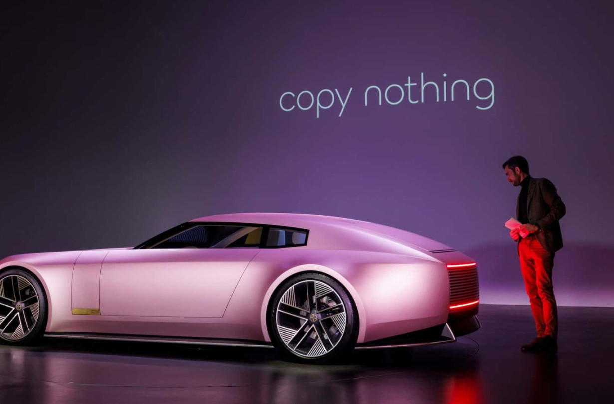 Στην Jaguar φαίνεται πως έλαβαν σοβαρά υπόψιν τους την ρήση του Henry Kissinger: «Στις κρίσεις η πιο τολμηρή πορεία είναι συχνά η ασφαλέστερη» Jaguar type 00