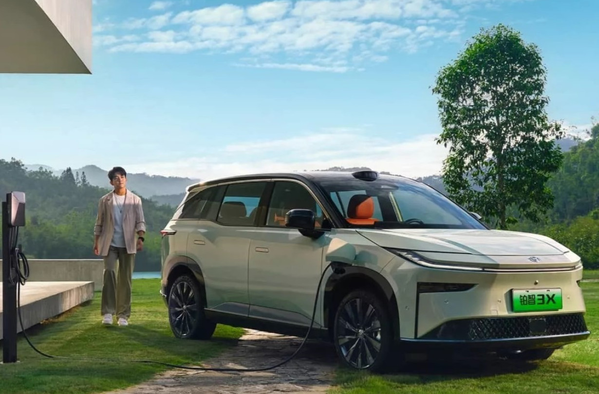 Από τη στιγμή που η Κίνα ψηφίζει πρίζα, η Toyota προσφέρει και 100% ηλεκτρικά μοντέλα. Φτιαγμένα από Κινέζους για Κινέζους, σε ασυναγώνιστες τιμές. Toyota bZ3X
