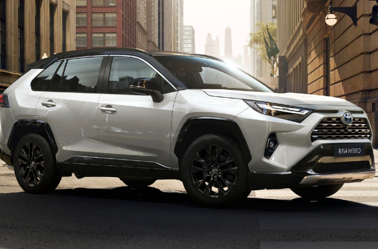 To νέο Toyota RAV4 θα παρουσιαστεί το 2025 και αναμένεται να διατηρήσει τα ίδια κινητήρια σύνολα με την εν κυκλοφορία γενιά Toyota RAV4
