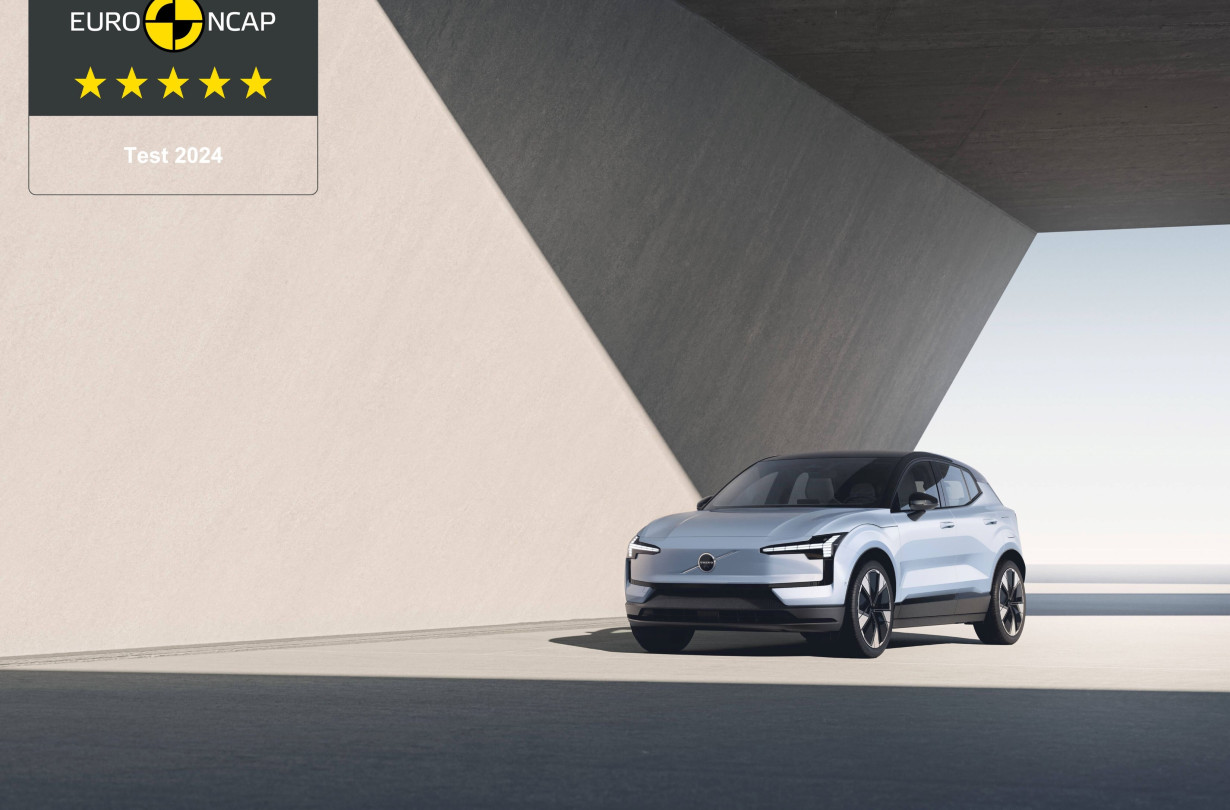 Το Volvo EX30 ενσωματώνει τα σταθερά υψηλά πρότυπα της φίρμας στην παθητική και ενεργητική ασφάλεια. Volvo EX30