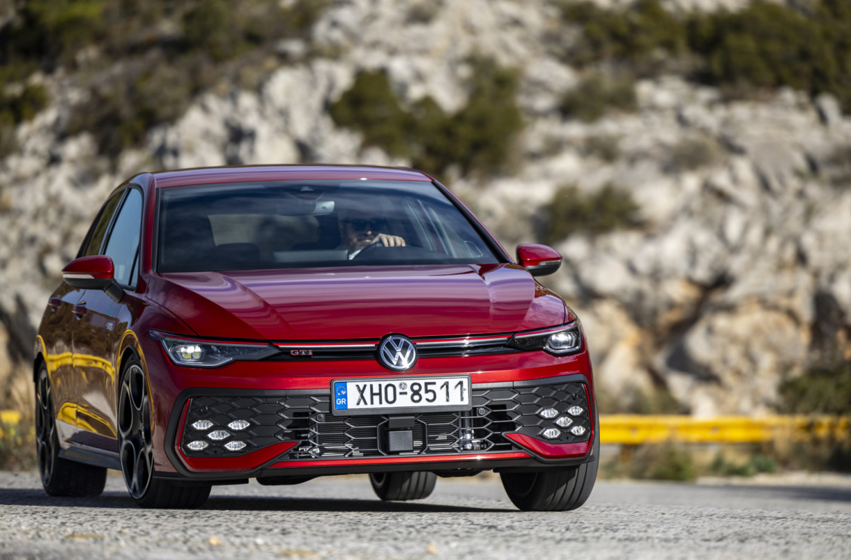 Μετά την τρικυμία των τελευταίων εβδομάδων, φαίνεται ότι η Volkswagen μπορεί να πάρει μια ανάσα. Οι εργαζόμενοί της όμως όχι. Volkswagen