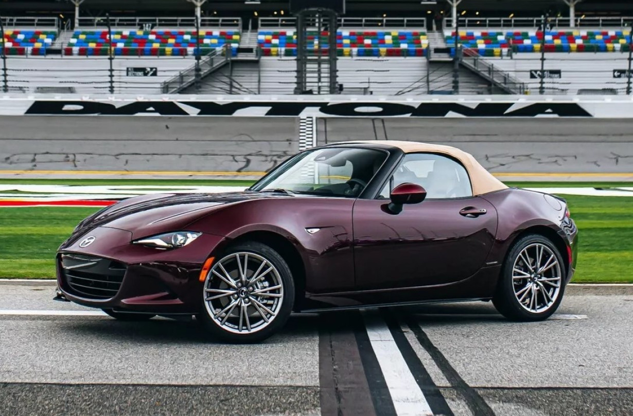 35 χρόνια τώρα, Miata is always the answer. 35th Anniversary