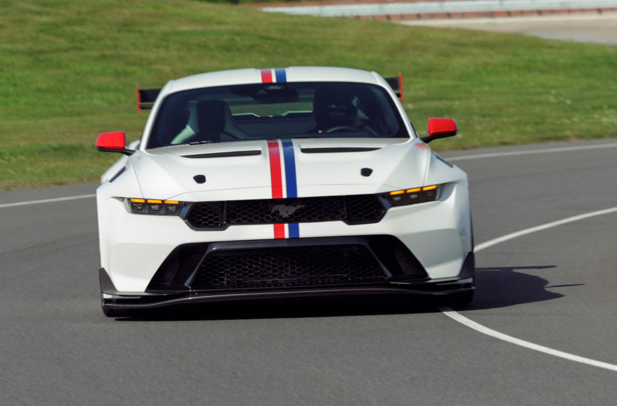 Η νέα Mustang GTD του 2025, όπως και η νέα Mustang GTD Spirit of America, αντιπροσωπεύει την αιχμή της εξέλιξης στην ιστορία της Mustang. Ford Mustang GTD Spirit of America