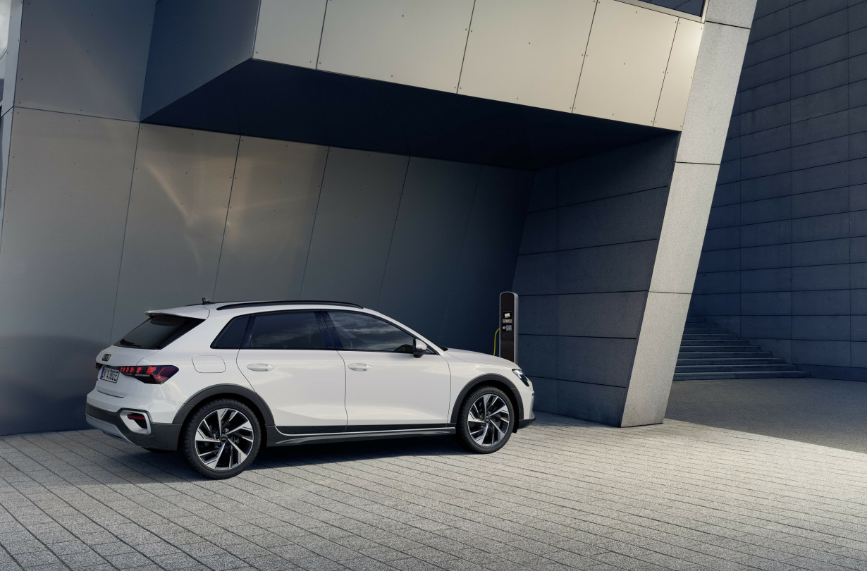 Τόσο το Audi A3 Sportback PHEV, όσο και το A3 Allstreet PHEV ξεκινούν από τις €51.980 Audi A3 Allstreet PHEV