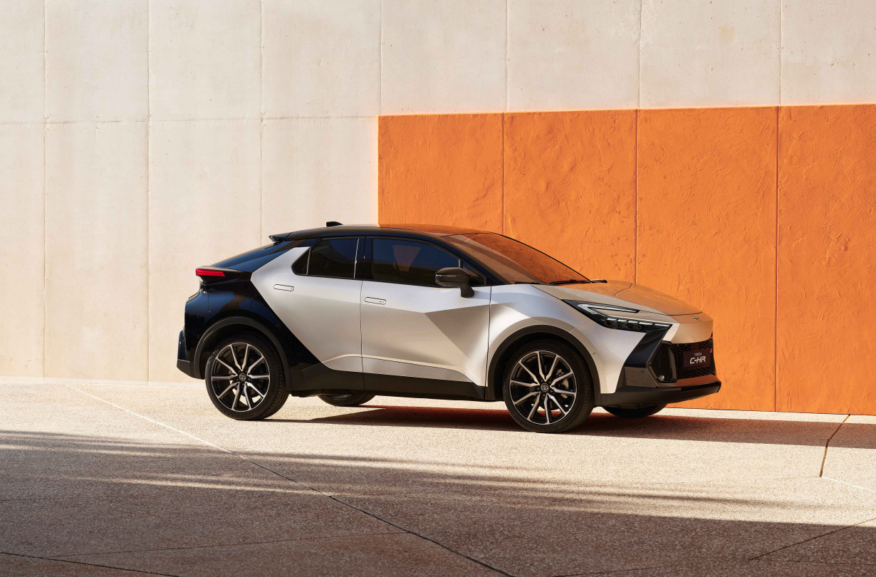 Toyota εδραίωσε την πρωτοκαθεδρία της στην αγορά, κατακτώντας την πρώτη θέση τόσο στη λιανική με μερίδιο 23,3% όσο και στις εταιρικές πωλήσει, με μερίδιο 12,3%. Toyota