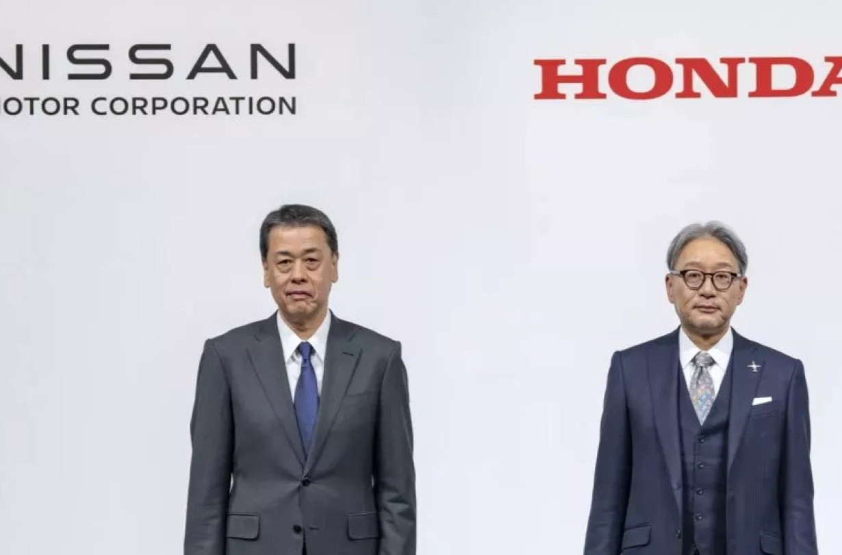 Σαν να μην έφταναν τόσα δεινά στη Nissan, τώρα πρέπει να απεμπλακεί κι από τη Renault. Nissan