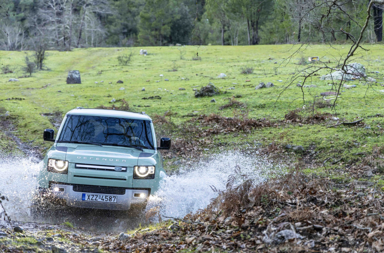 To ηλεκτρικό Land Rover Defender θα πατά σε μια νέα, ειδική πλατφόρμα που θα διατηρήσει αναλλοίωτες τις εκτός δρόμου δυνατότητες του αυτοκινήτου Land Rover Defender