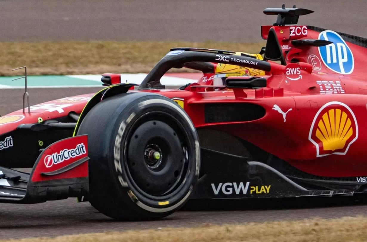 O Lewis Hamilton έχει ξεκινήσει ήδη τις δοκιμές στην πίστα του Fiorano, ώστε να εξοικειωθεί όσο το δυνατόν γρηγορότερα με το νέο του περιβάλλον Lewis Hamilton Ferrari