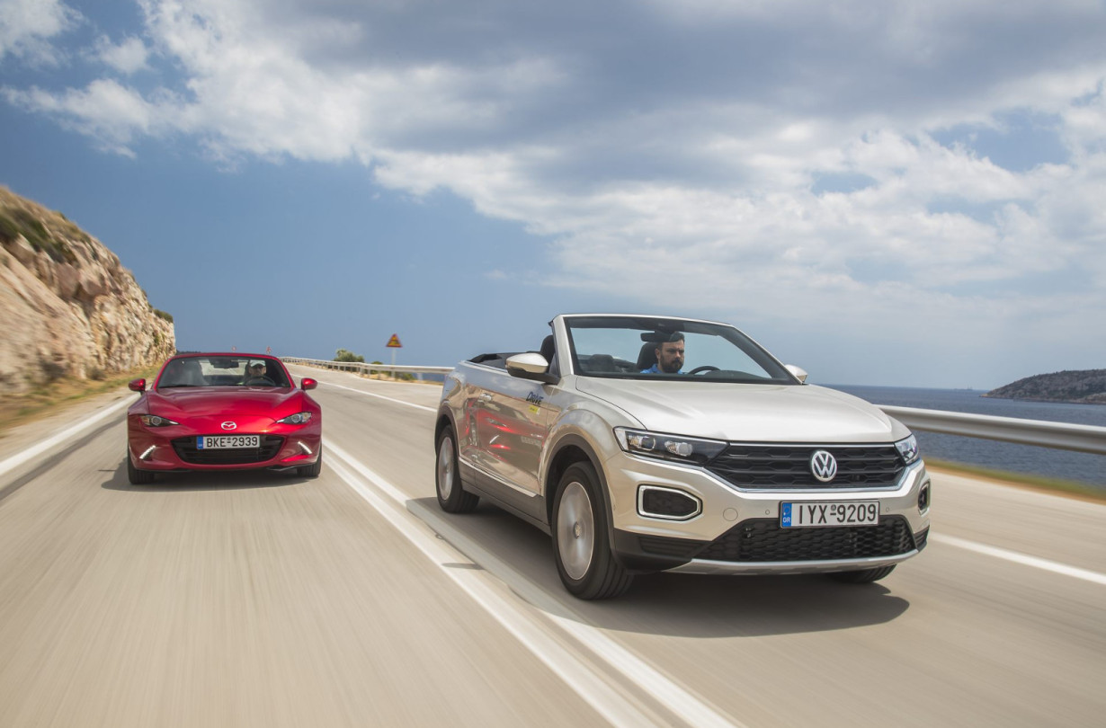 O tempora o mores, το Mazda MX-5 να βλέπει το πίσω μέρος του T-Roc Cabriolet. Mazda MX-5