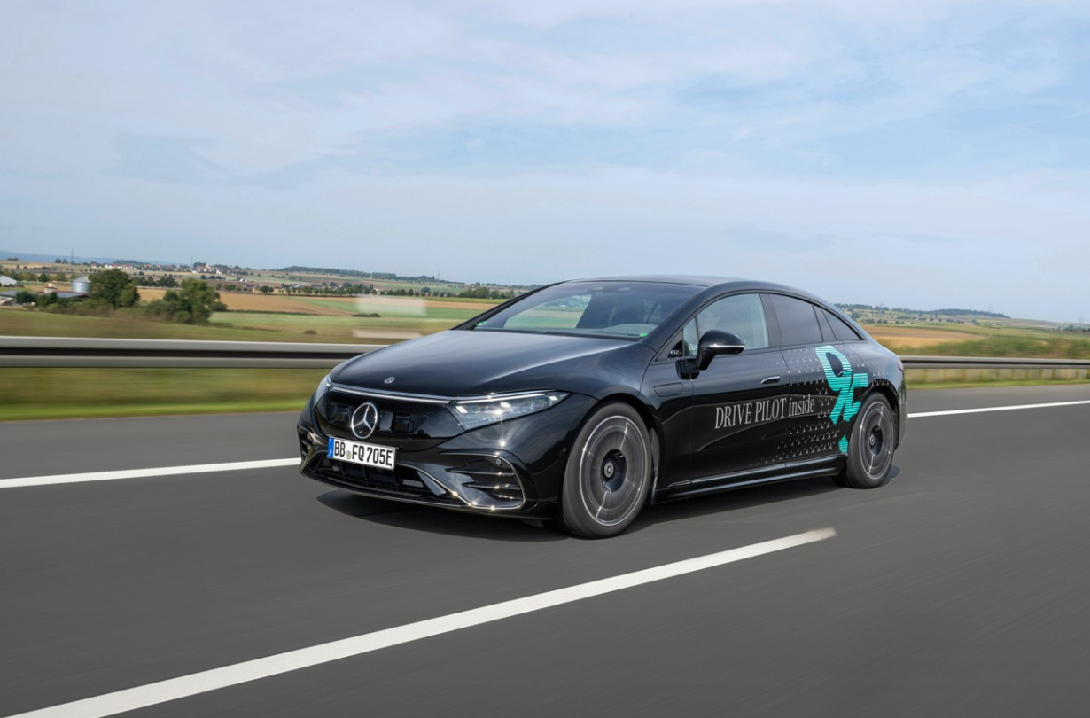 Η νέα αναβάθμιση καθιστά το Drive Pilot της Mercedes-Benz το ταχύτερο πιστοποιημένο σύστημα για υπό όρους αυτόνομη οδήγηση σε ένα μοντέλο παραγωγής Mercedes-Benz Drive Pilot