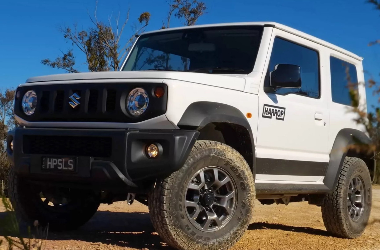 Κανείς δεν αγοράζει το Suzuki Jimny για κόντρες, αλλά γιατί να αγκομαχάς μέχρι να φτάσεις στα βουνά; Suzuki Jimny