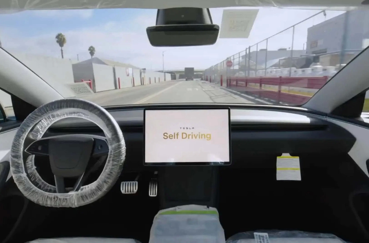 Στην BMW, τα αυτοκίνητα που κατασκευάζονται σε εργοστάσια στο Dingolfing και στη Λειψία επίσης κινούνται χωρίς οδηγό! Tesla