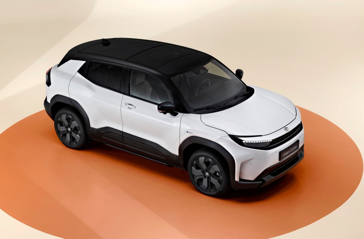 «Η Toyota γνωρίζει καλύτερα από οποιονδήποτε πώς να διαχειριστεί μια μπαταρία, πώς να την κάνει σταθερή και ούτω καθεξής», Andrea Carlucci, διευθυντής μάρκετινγκ και ανάπτυξης προϊόντων της Toyota Ευρώπης Toyota Urban Cruiser