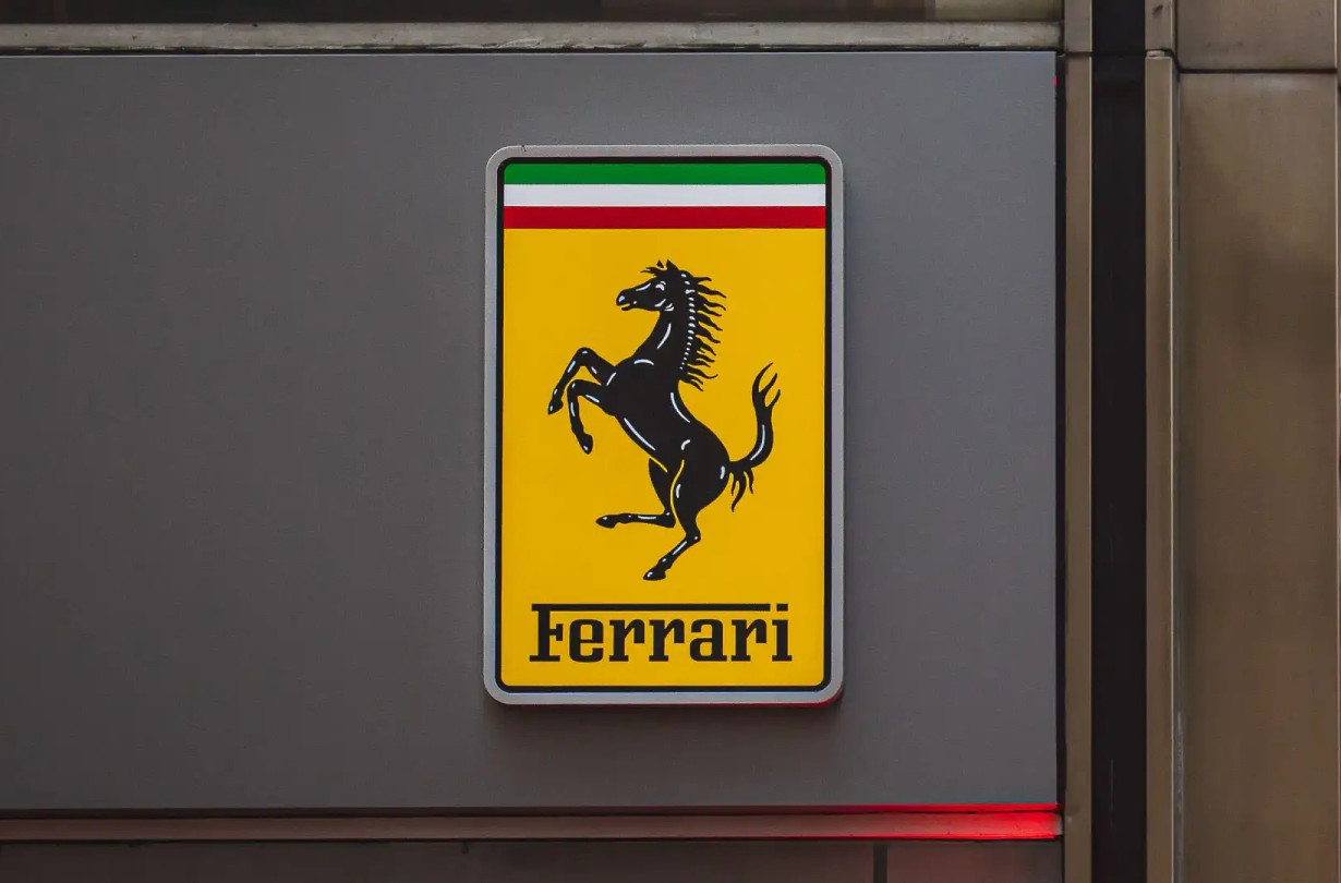 Η Ferrari προβλέπει «περαιτέρω ισχυρή ανάπτυξη» για το 2025, εκτιμώντας ότι θα επιτύχει νωρίτερα τους περισσότερους από τους στόχους κερδοφορίας που είχε θέσει για το 2026. Ferrari