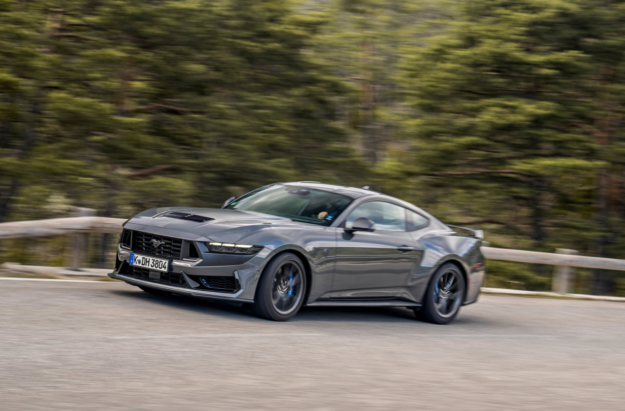 O Max Verstappen συναντά για πρώτη φορά την Ford Mustang Dark Horse και το αποτέλεσμα είναι συναρπαστικό Ford Mustang Dark Horse
