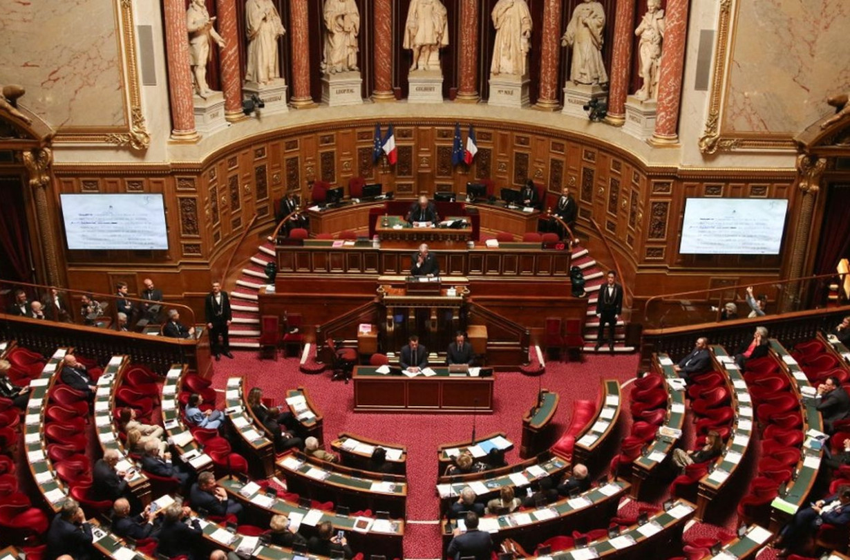 Η Γαλλία θα πρέπει, ό,τι κι αν συμβεί και ό,τι κι αν λέει η πλειονοψηφία της Εθνοσυνέλευσης, να συμμορφωθεί με τις απαιτήσεις των Βρυξελλών. Γαλλία