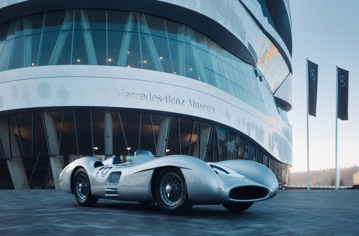 Η Mercedes-Benz W 196 R δεν ήταν απλώς ένα αγωνιστικό, αλλά ένα σύμβολο κυριαρχίας της Mercedes-Benz στη Formula 1. Mercedes-Benz W 196 R