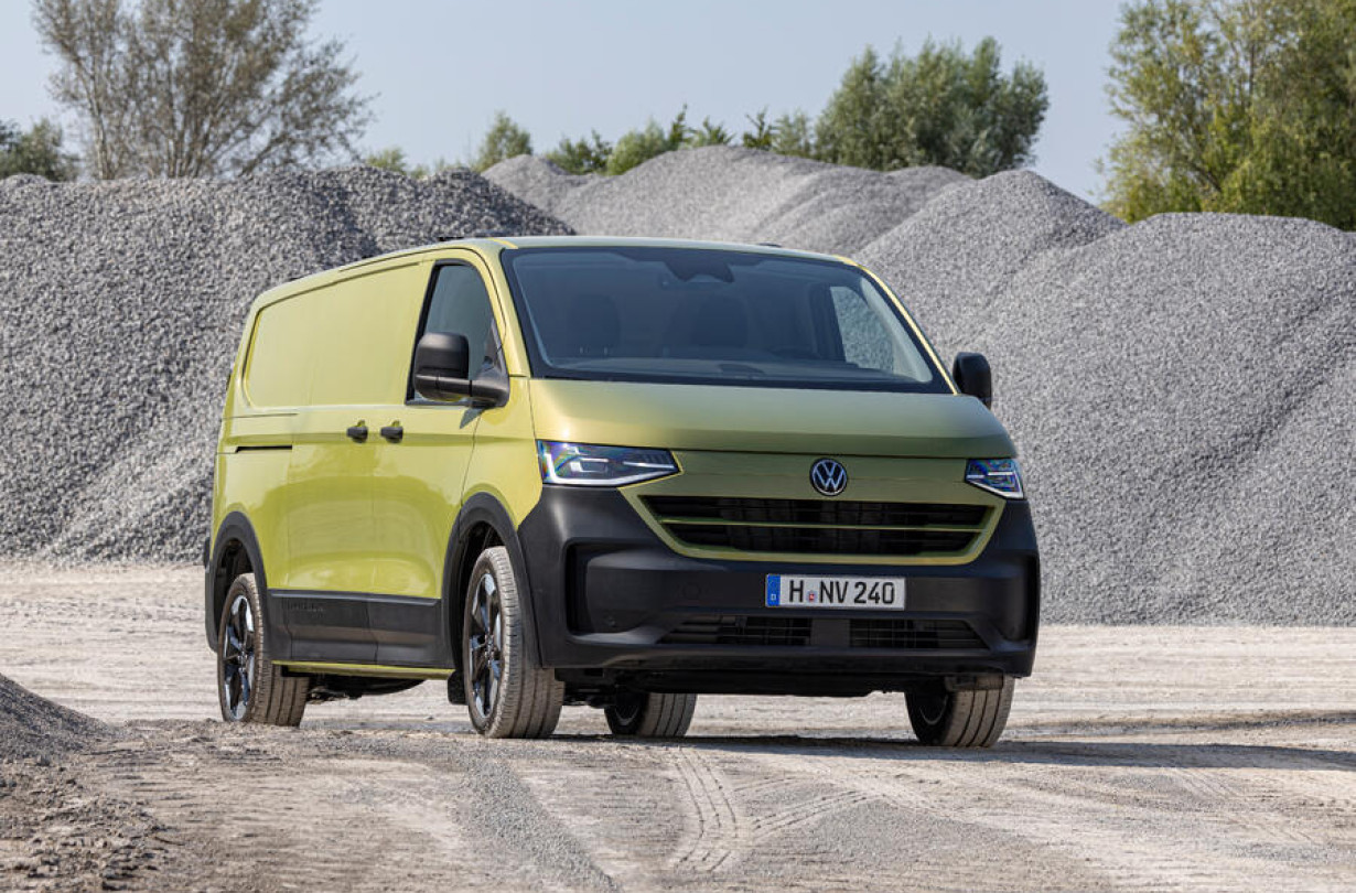 Οι παραγγελίες για το VW Transporter ανοίγουν σήμερα, με την αρχική τιμή να διαμορφώνεται στις €38.800 για την έκδοση ντίζελ με τους 110 PS VW Transporter