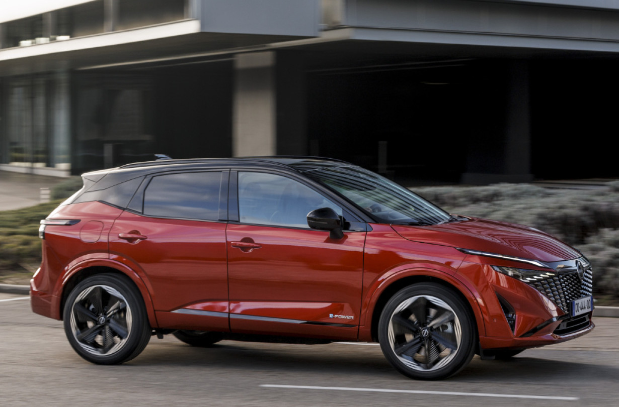 H βασική έκδοση Unique του Nissan Qashqai με τον 1.300άρη DIG-T και τους 140 ίππους διαμορφώνεται πλέον στις €26.990 Nissan Qashqai