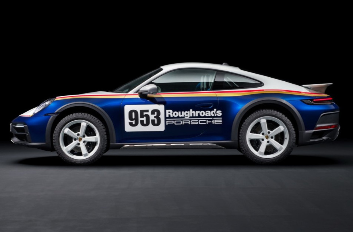 Κανείς δεν αγοράζει την 911 Dakar για τα γκάζια της. Αλλά και κανείς δεν θα γκρινιάξει για τους 61 επιπλέον ίππους. Porsche 911 Dakar