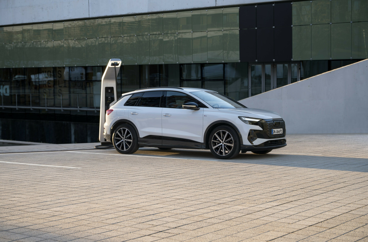 Η τιμή της βασικής έκδοσης του Audi Q4 e-tron διαμορφώνεται στις €46.680 και οι παραγγελίες έχουν ανοίξει ήδη Audi Q4 e-tron