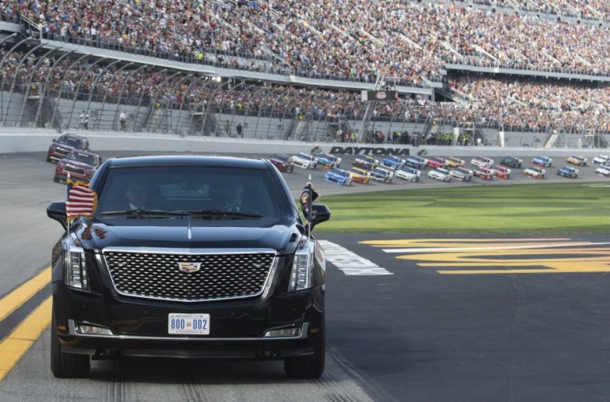 Ο Trump είχε βρεθεί ξανά στην Daytona 500 το 2020, ενόσω διεκδικούσε τη δεύτερη προεδρική του θητεία. Και ήταν ο αφέτης του σημαντικότερου αγώνα NASCAR της χρονιάς, δίνοντας την εντολή εκκίνησης στους οδηγούς. Daytona 500