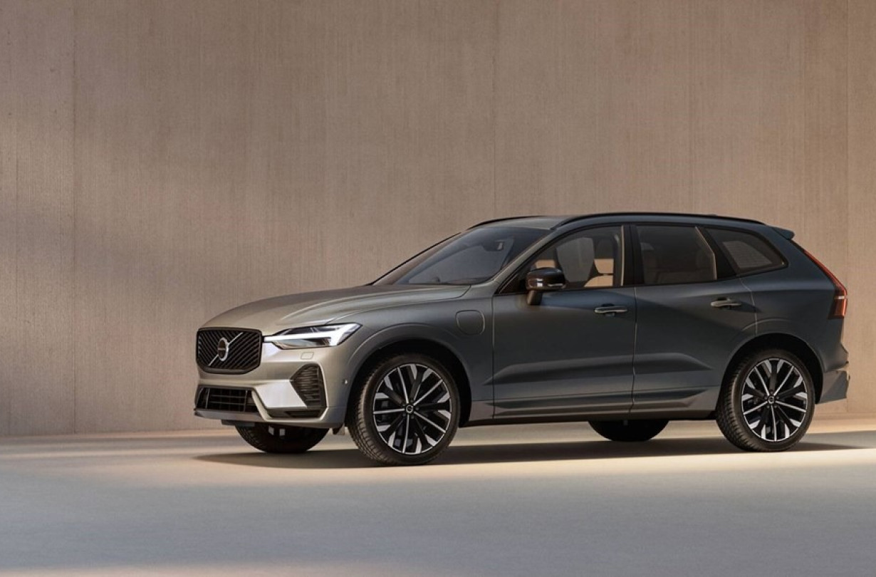 Το Volvo XC60 απέκτησε πιο φρέσκια εικόνα και σημαντικά αναβαθμισμένο infotainment Volvo XC60