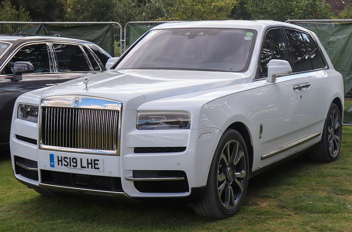 Είναι αυτό που λένε ότι η ζωή ξεπερνά ακόμα και την πιο νοσηρή φαντασία. Rolls-Royce Cullinan