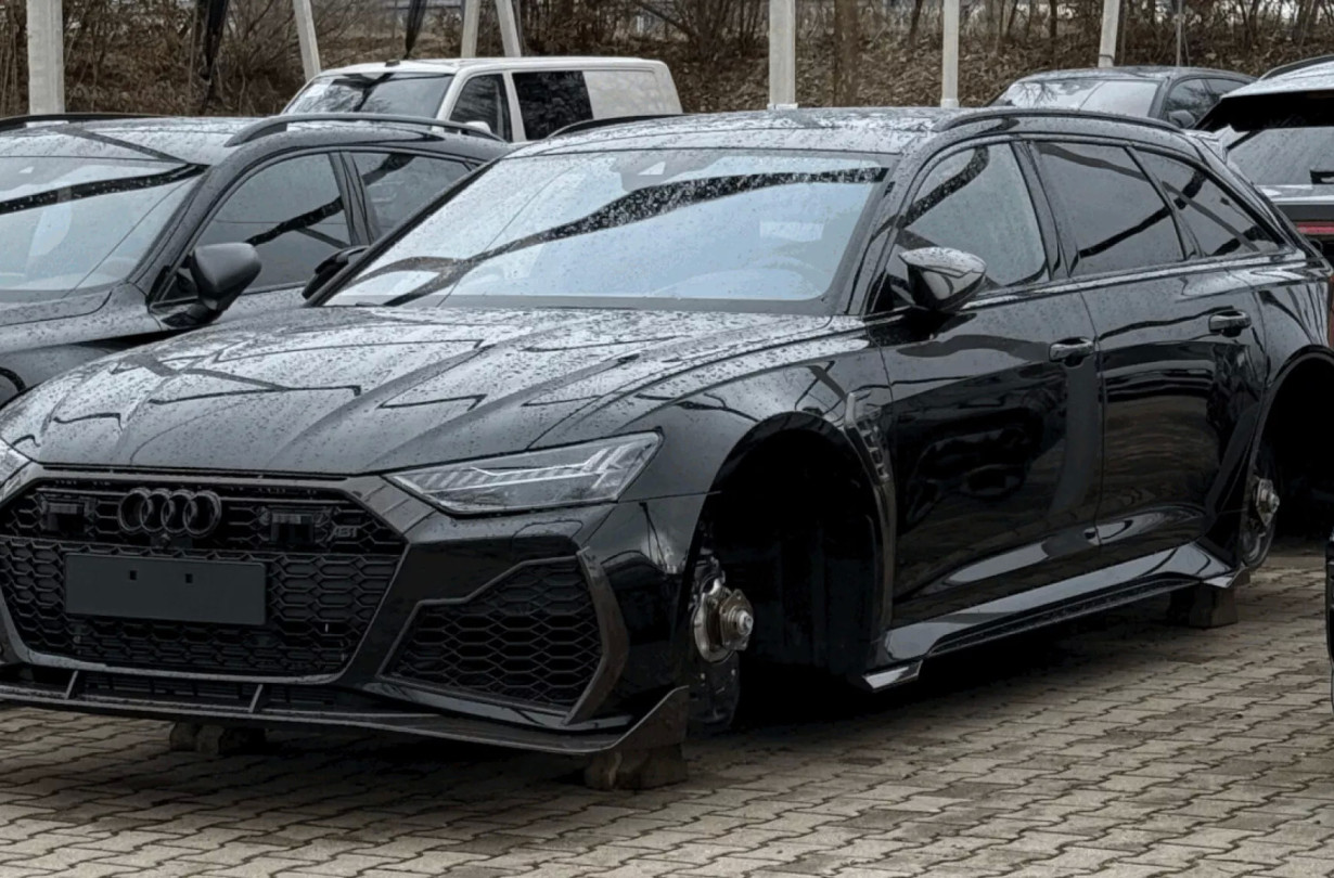 Ο Abt Sportsline παραδέχεται ότι το σύστημα ασφαλείας του πάρκινγκ δεν ήταν το καλύτερο για να αντιμετωπιστεί ένα τέτοιου είδους περιστατικό. Abt Sportsline