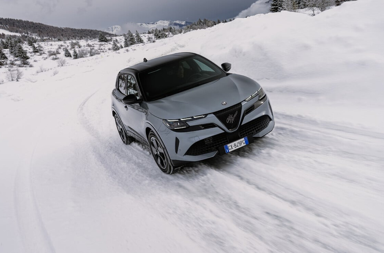 Η τετρακίνητη έκδοση της Alfa Romeo Junior θα είναι διαθέσιμη πολύ σύντομα για παραγγελίες στην Ελλάδα, συνοδευόμενη από τέσσερα χρόνια εγγύηση Alfa Romeo Junior Q4
