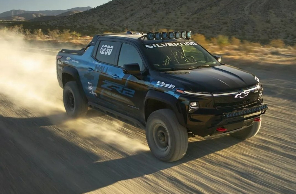 Όλα είναι μεγαλύτερα στις ΗΠΑ. Ακόμα και τα αγωνιστικά τους. Chevrolet Silverado