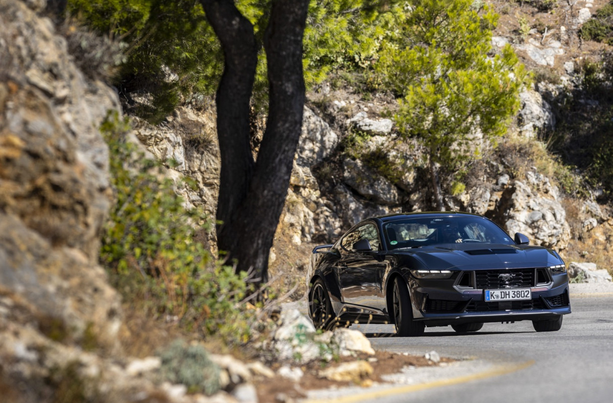 Για την Ford η οδηγική απόλαυση δεν είναι μόνο θέμα ταχύτητας, αλλά πάνω από όλα αίσθησης Ford Mustang Dark Horse