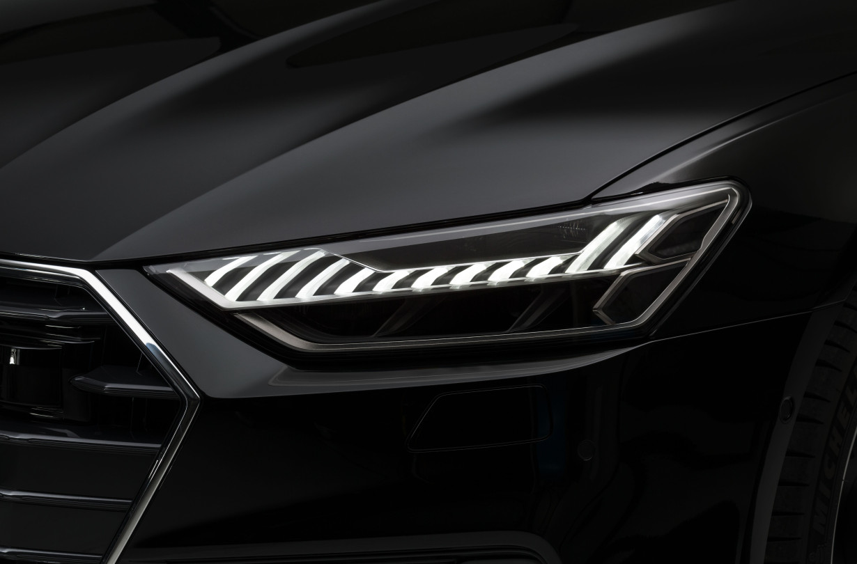 H HELLA έχει εξελίξει και διαμορφώσει τον τρόπο που φωτίζουμε τον δρόμο, κάνοντας τις διαδρομές μας πρωτίστως πιο ασφαλείς, και συγχρόνως πιο απολαυστικές Forvia Hella Lights