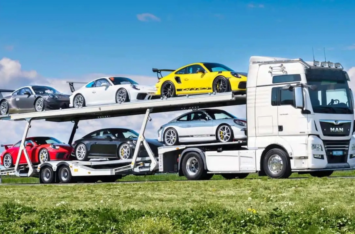 Η δημοπρασία με τις έξι Porsche 911 και το MAN TGX 18.640 θα πραγματοποιηθεί τον επόμενο μήνα στην Γερμανία χωρίς ελάχιστη τιμή εκκίνησης Porsche 911 & Man Auction