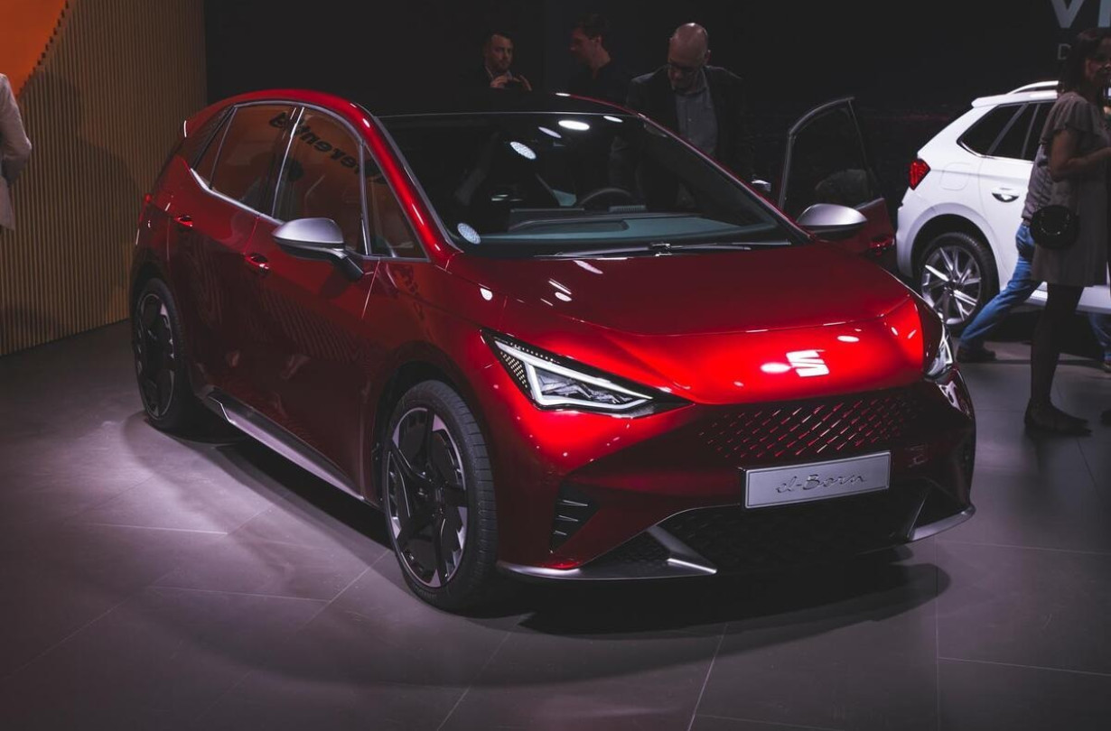 Η SEAT θα βασιστεί στα σίγουρα. Τα καλώδια μπορούν να περιμένουν μια 5ετία ή τουλάχιστον έτσι πιστεύει... SEAT