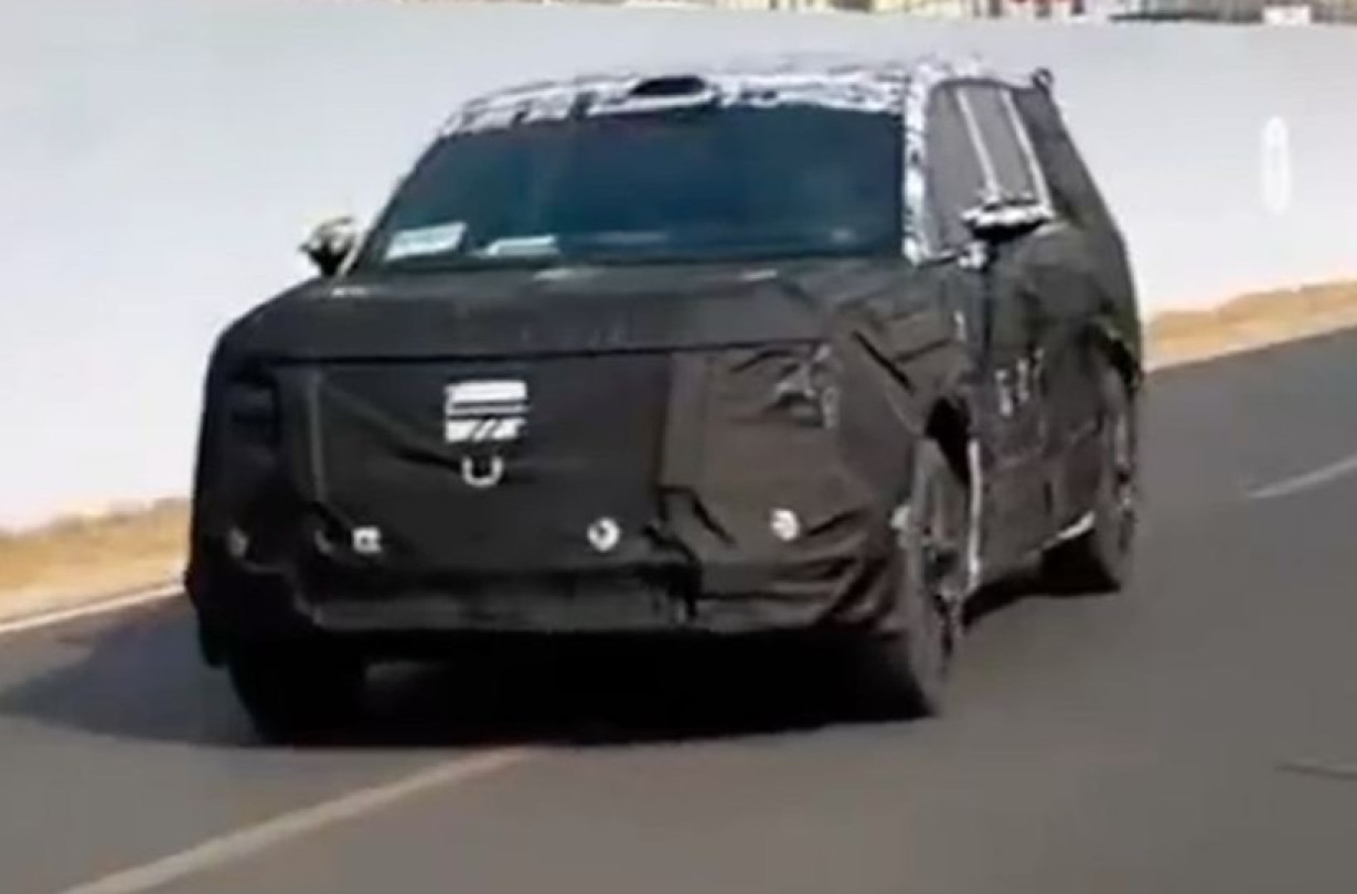 Ένα τόσο θηριώδες μοντέλο θα χρειαζόταν τεράστια μπαταρία για να προσφέρει επαρκή αυτονομία. Οι Κινέζοι κάνουν άνοιγμα και σε όσους θέλουν «θερμική» ξενοιασιά στο ταξίδι. Xiaomi Kunlun