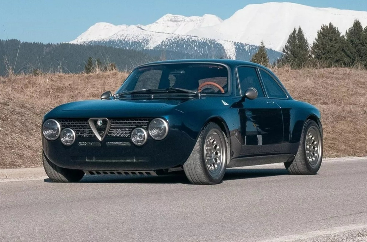 Υπάρχουν restomod και υπάρχουν και αριστουργήματα. Εδώ έχουμε να κάνουμε με ένα έργο τέχνης πάνω σε τέσσερις τροχούς. GT Super